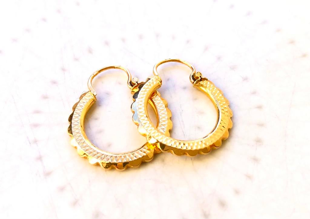 Créole en or jaune 18 carats, Bijoux, Sacs & Beauté, Boucles d'oreilles, Enlèvement ou Envoi, Comme neuf, Jaune, Or