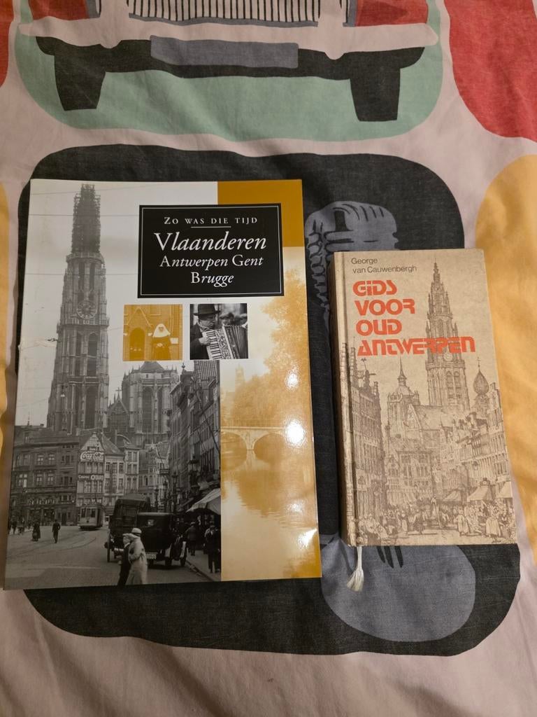 2 boeken Antwerpen, Boeken, Ophalen of Verzenden, Gelezen