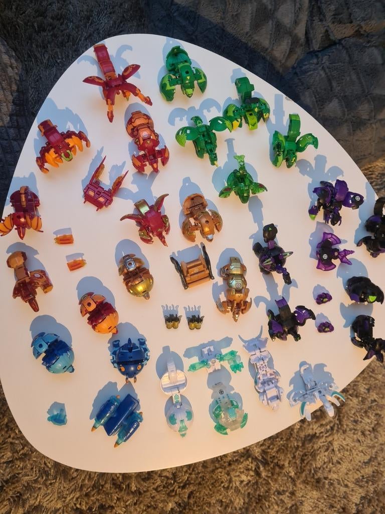 Grande collection de bakugan avec mallette de rangement, Enlèvement, Comme neuf