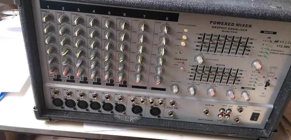 skytec versterker 550w   8 chan met luidsprekers  2 x 350w, Ophalen, Gebruikt, Minder dan 500 watt, Monitor(versterker)