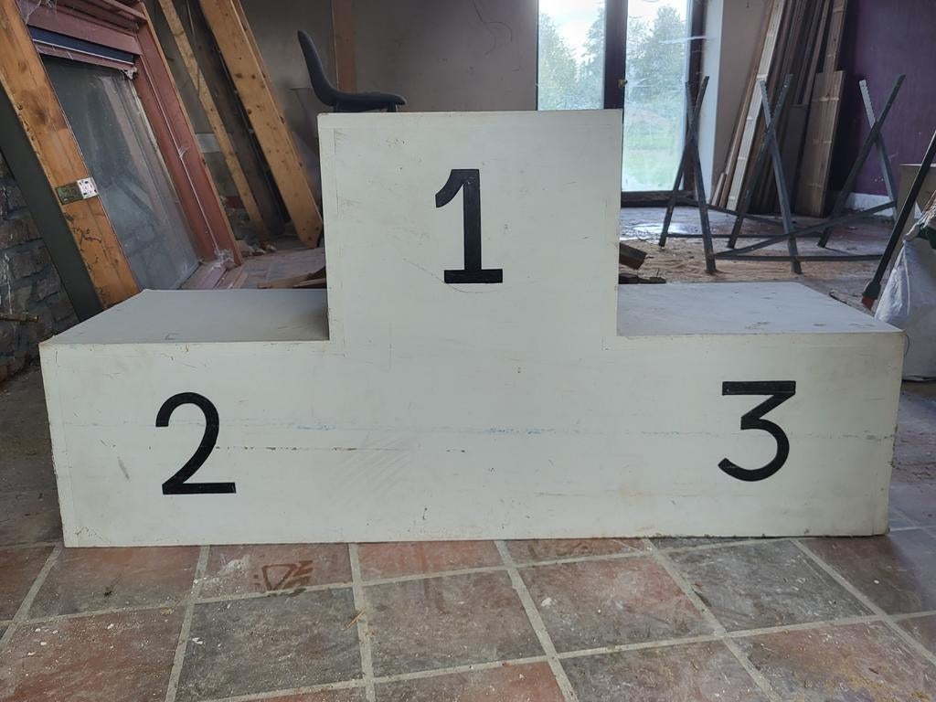 Podium in hout, Ophalen, Zo goed als nieuw