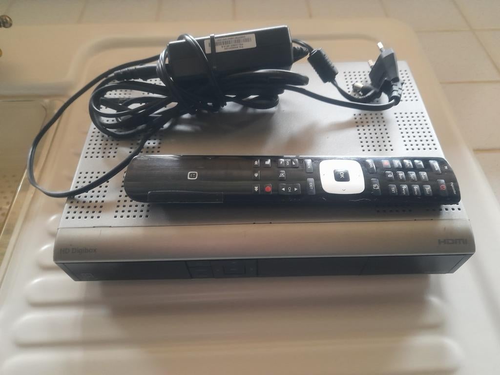 DIGIBOX/DIGICORDER van Telenet en afstandsbediening, TV, Hi-fi & Vidéo, Décodeurs & Enregistreurs à disque dur, Enlèvement