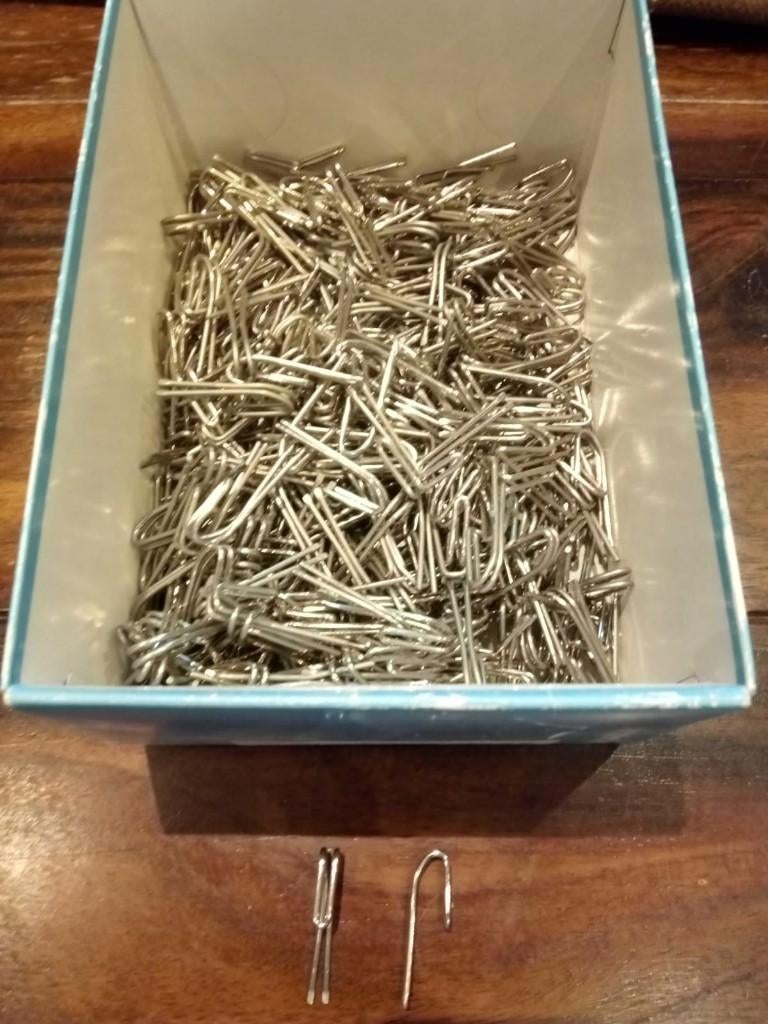 Lot de 25 crochets doubles en fer nickelé, Antiquités & Art, Curiosités & Brocante, Enlèvement ou Envoi