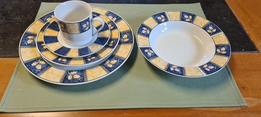 Wuustwezel. Porceleinen servies., Ophalen