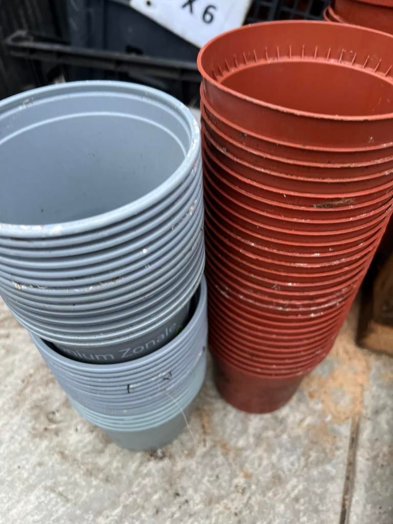 1000 kweekpotten bloempotten 10 x 8,5 cm, Tuin en Terras, Bloempotten, Kunststof, Rond, Ophalen of Verzenden, Zo goed als nieuw