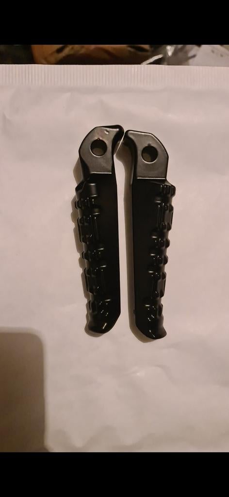 Repose pieds arrière tmax 560, Motos, Motos | Yamaha, Particulier, Neuf