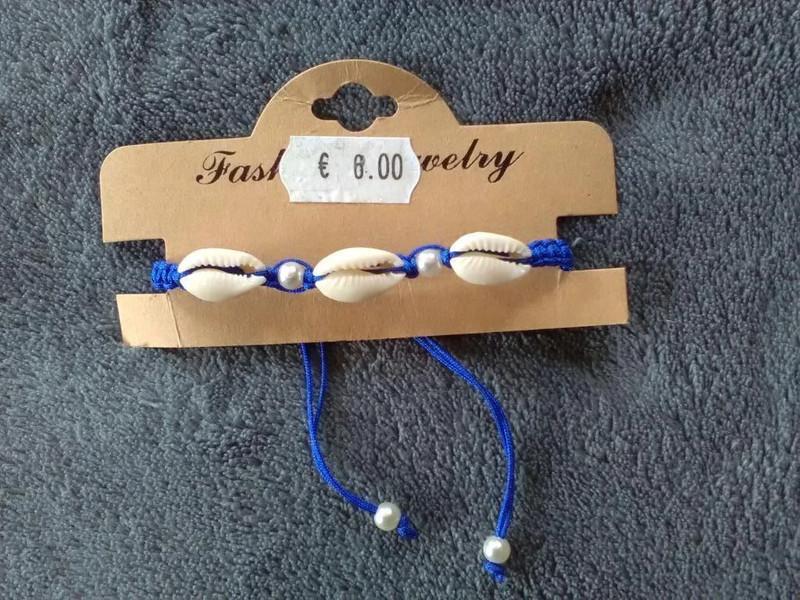 Koningsblauwe gevlochten armband met schelpen en parels, Ophalen of Verzenden, Nieuw, Blauw, Overige materialen
