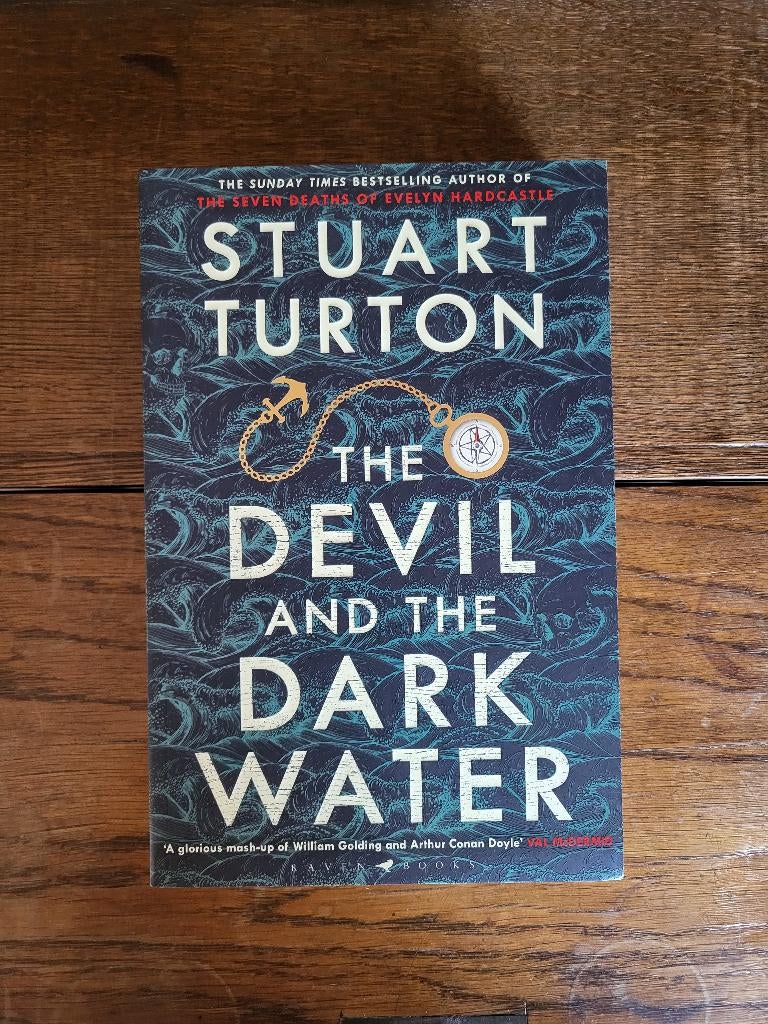 Boek The Devil and the Dark Water van Stuart Turton, Enlèvement, Comme neuf, Stuart Turton