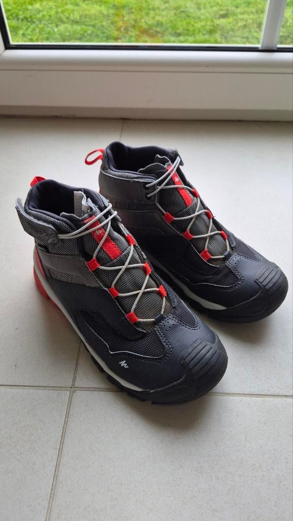 Chaussures de randonnée Quechua 34, Sports & Fitness