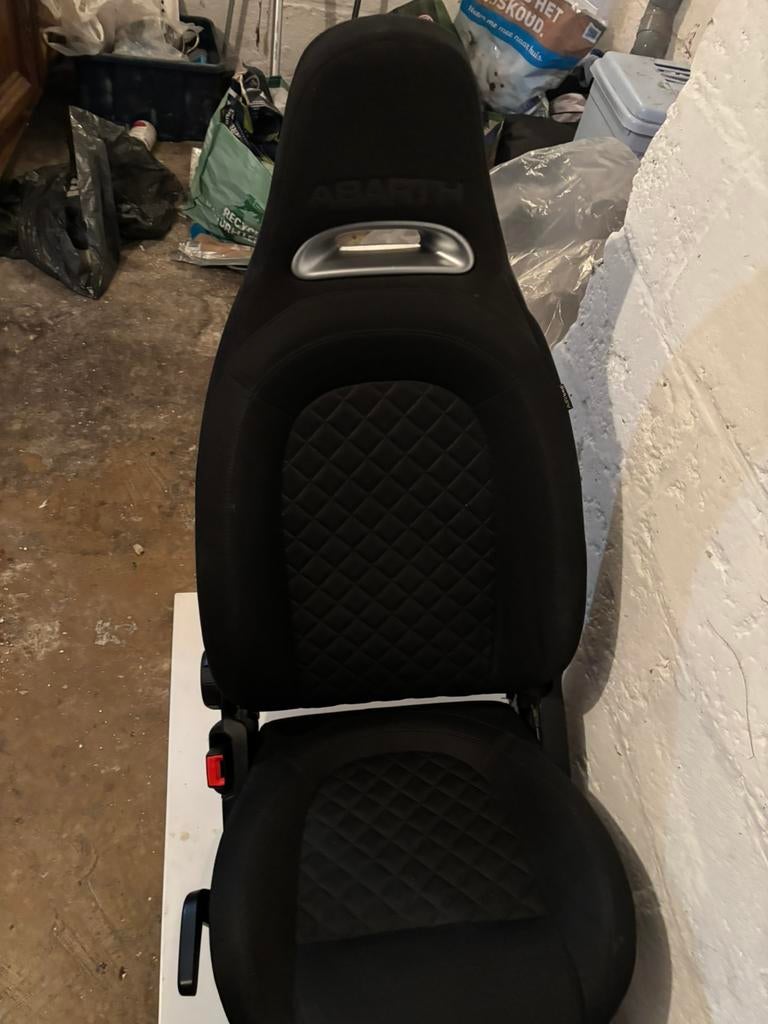 Sieges abarth 595 de 2022, Enlèvement