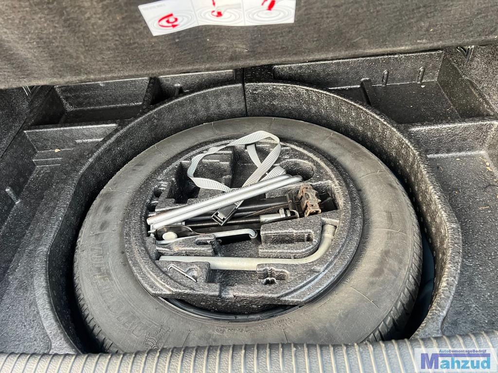 Kit de cric pour VW Golf 5, 6, 7 et 8, roue de secours 15 po, Autos : Pièces & Accessoires, Pneus & Jantes, Volkswagen AG, Vw@volkswagen.de