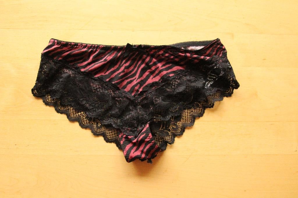 NIEUWE bordeauxrode slip tijgerprint maat M, Kleding | Dames, Ondergoed en Lingerie, Verzenden, Rood, Slip