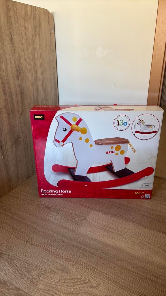 Mooi houten schommelpaardje, merk Brio, Ophalen, Zo goed als nieuw, Rij- of Hobbelspeelgoed