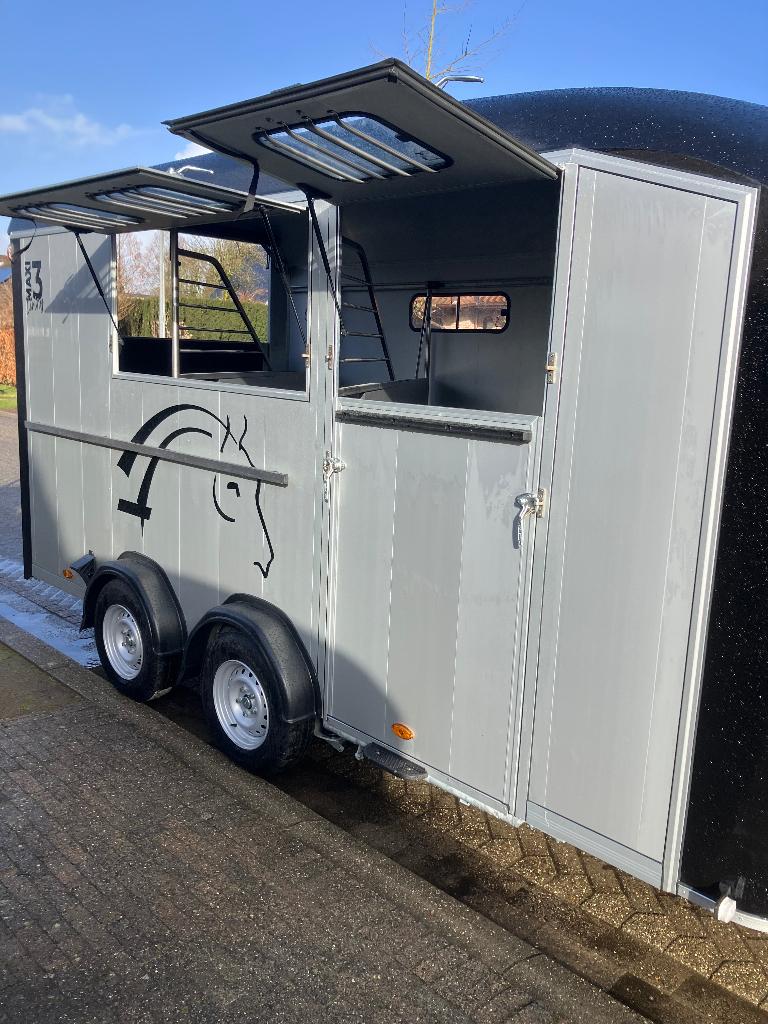 De nieuwe Maxi III Living, Ophalen, Nieuw, Aluminium, 3-paards trailer
