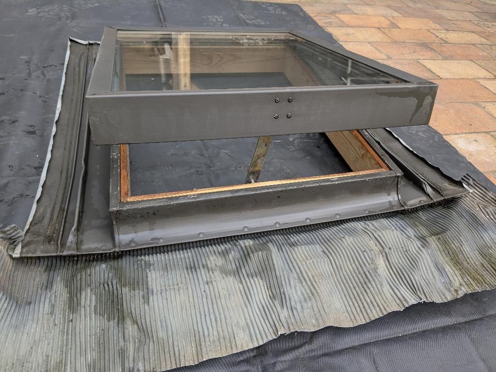 twee eenvoudige dakvensters 57x47, Doe-het-zelf en Bouw, Glas en Ramen, Ophalen, Gebruikt, Minder dan 80 cm, Minder dan 80 cm