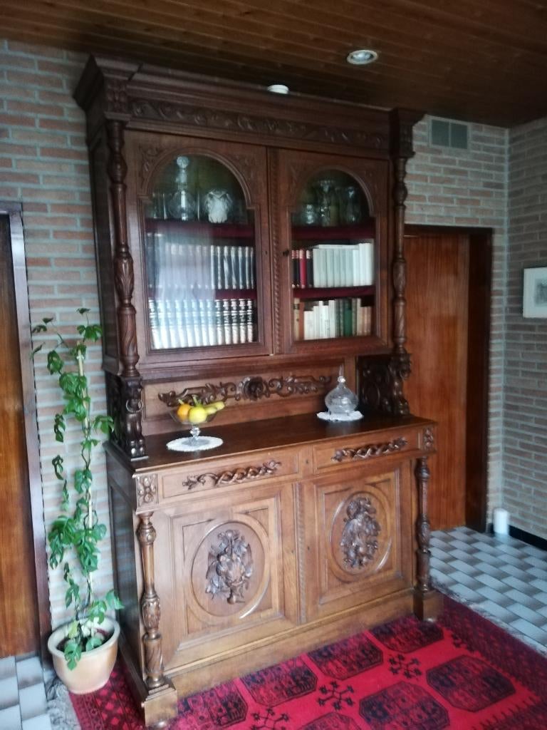 Antieke Jagerskast uit de 19de eeuw, Ophalen