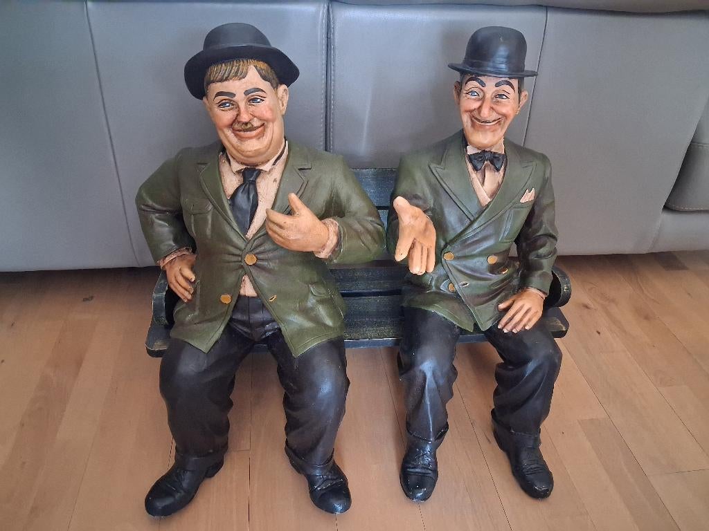 Laurel & Hardy op een houten bankje, Verzamelen, Beelden en Beeldjes, Ophalen, Zo goed als nieuw, Mens