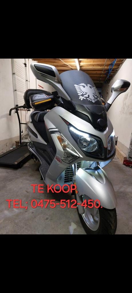 SYM,Scooter 250cc.GOED...(Altijd binnengestaan) 850€.