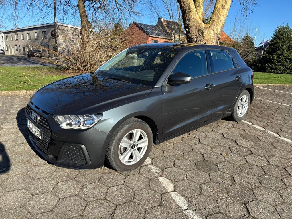 Zeer mooie Audi A1 benzine 2021 met 53000 km en garantie., Auto's, Voorwielaandrijving, Stof, A1, 107 g/km
