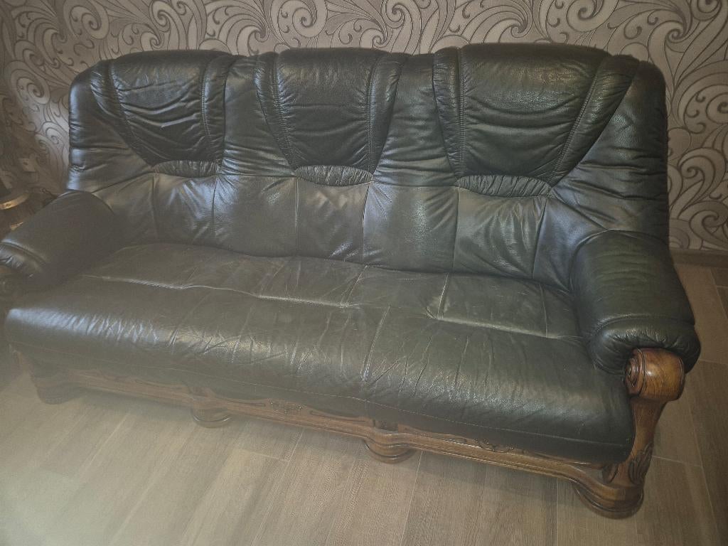 A donné  fauteuils cuirs plus table basse, Enlèvement