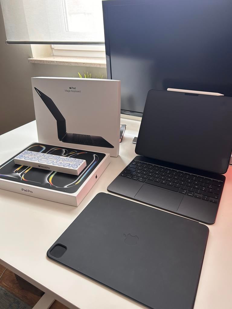 iPad Pro 13” M4 met Magic Keyboard +Apple hoes & Pencil pro, Ophalen, Zo goed als nieuw, Apple iPad