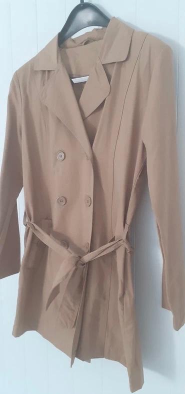 Trenchcoat beige camel afneembare riem medium, Ophalen of Verzenden, Zo goed als nieuw, Maat 38/40 (M), Beige