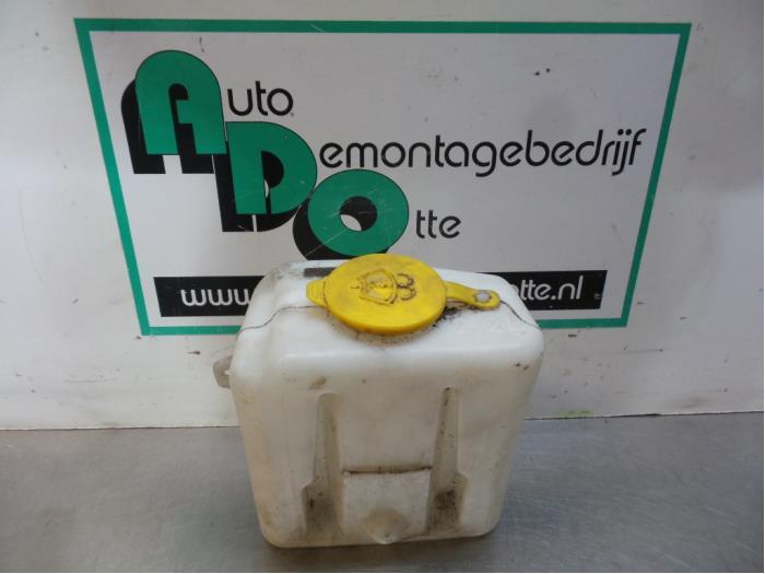 Réservoir lave-glace avant d'un Opel Corsa (Corsa C 00-), -, Opel, Utilisé, -