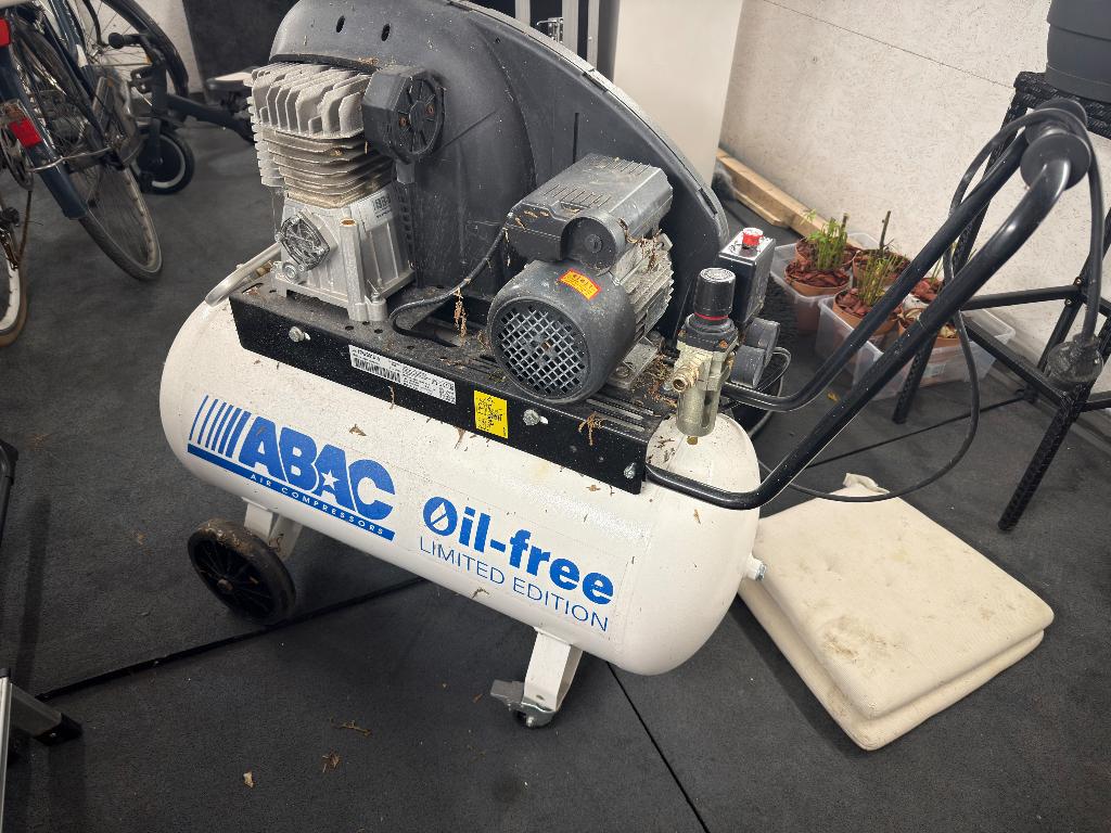 Compressor 90L moet snel weg, Doe-het-zelf en Bouw, Ophalen, 6 tot 10 bar, Zo goed als nieuw, Olievrij