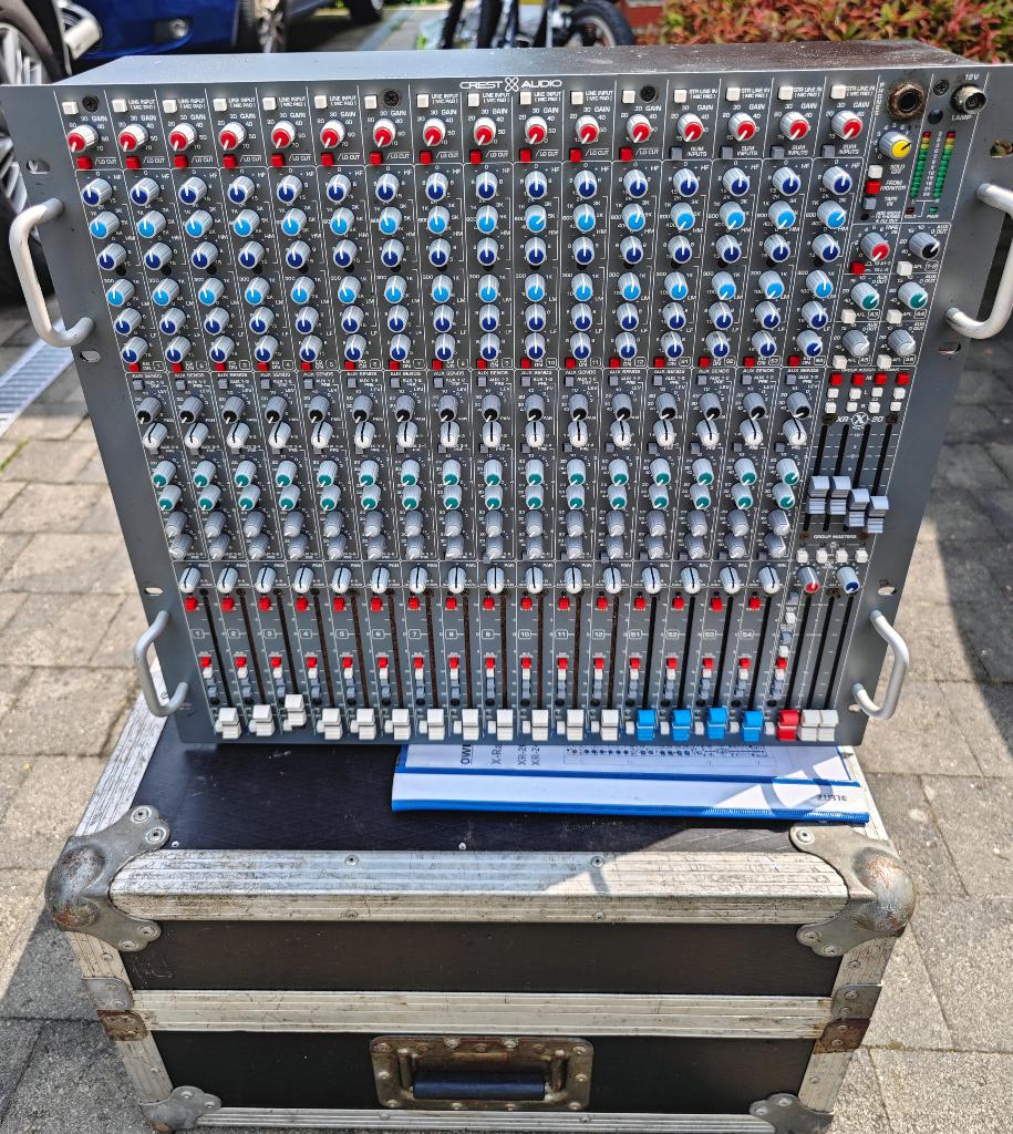 Table de mixage Crest Audio à réparer/pour pièces, Enlèvement, Utilisé