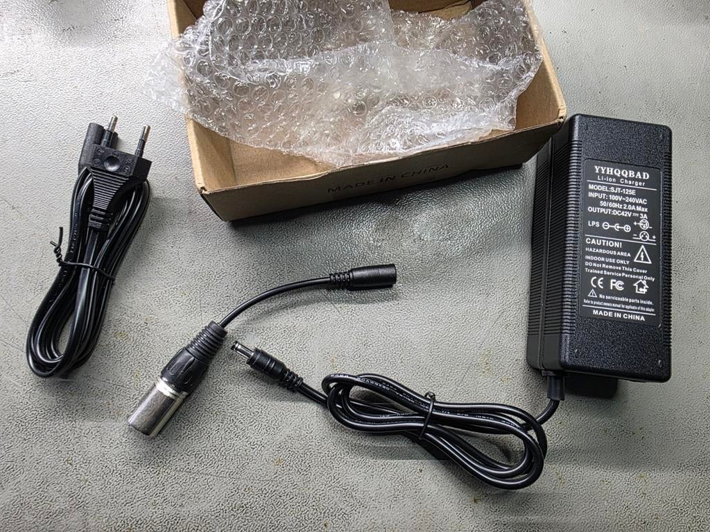 Fiets- en scooterlader 3A 42V 10s li-on battery, Computers en Software, Laptop-opladers, Ophalen of Verzenden