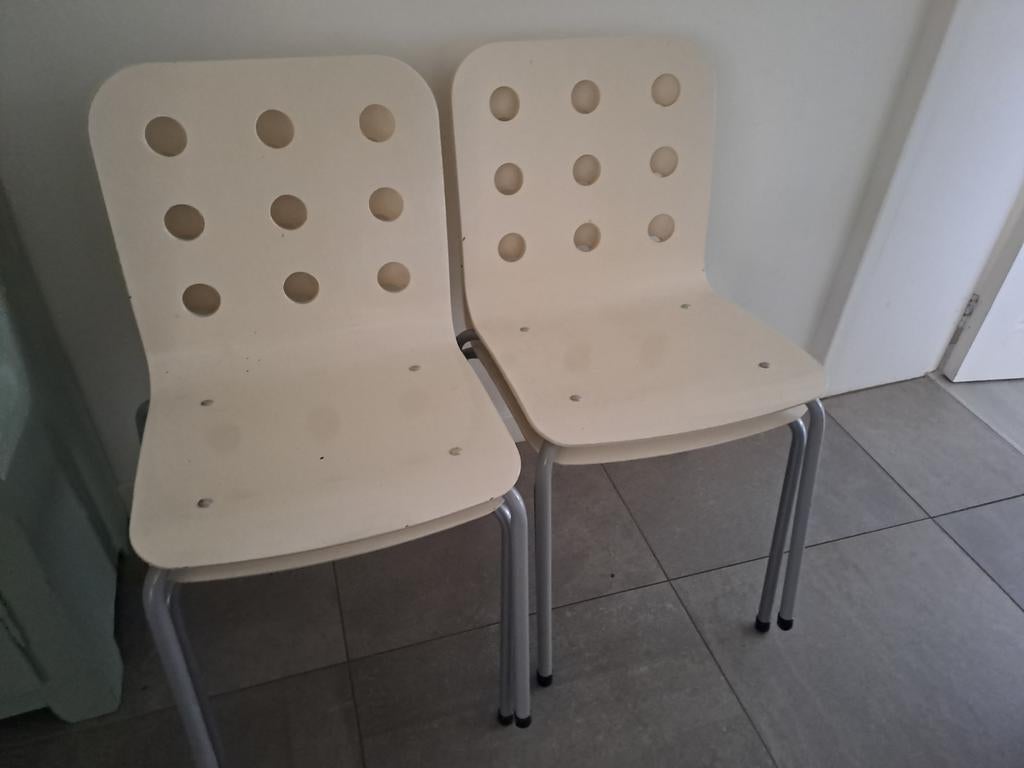 Ikea jules stoelen, Enlèvement