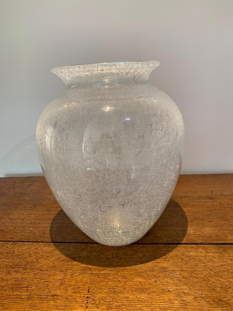 Vase design soufflé la bouche Verre nacré irisé années 1980, Maison & Meubles, Moins de 50 cm, Enlèvement ou Envoi, Comme neuf