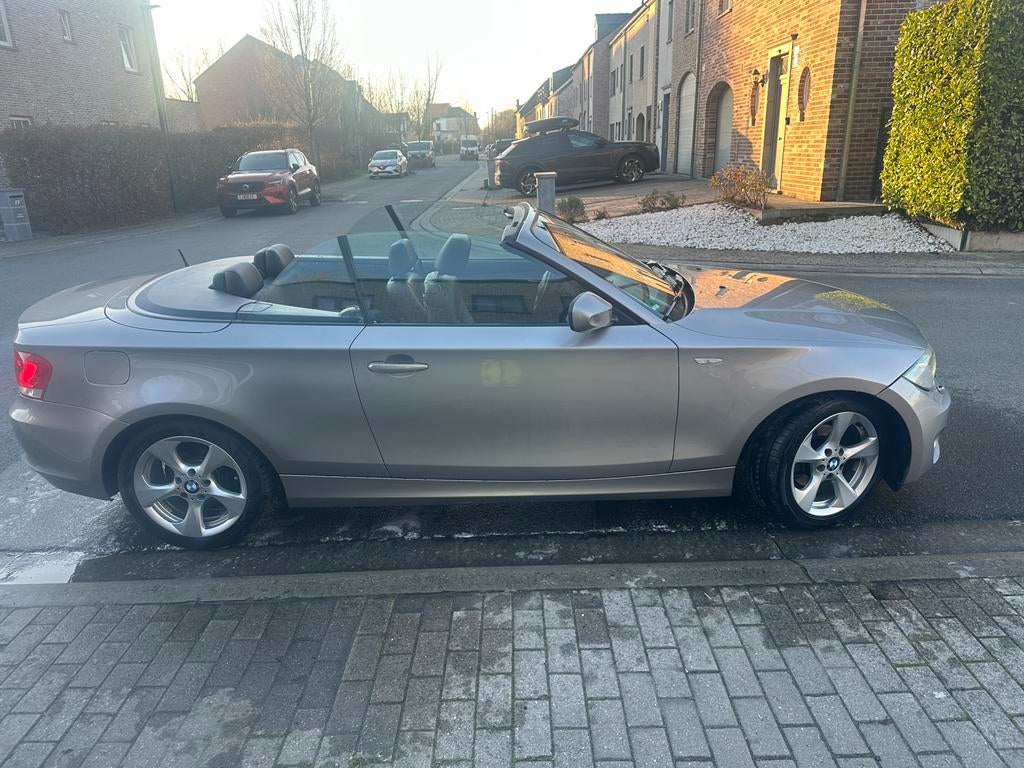 BMW 118 cabrio 2011 lederen xenon volledige notebook, Auto's, BMW, Euro 5, Elektrische ramen, Cabriolet, Leder