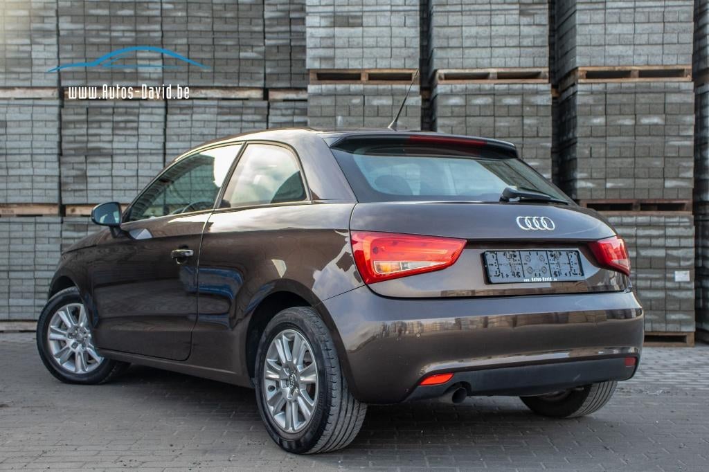 Audi A1 1.6 TDI / HISTORIEK / AIRCO / PARKEERSENSOREN, Auto's, Audi, Voorwielaandrijving, Stof, A1, Zwart