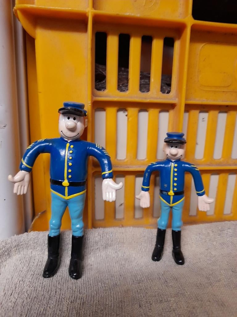 Figurine 14 cm et 11 cm