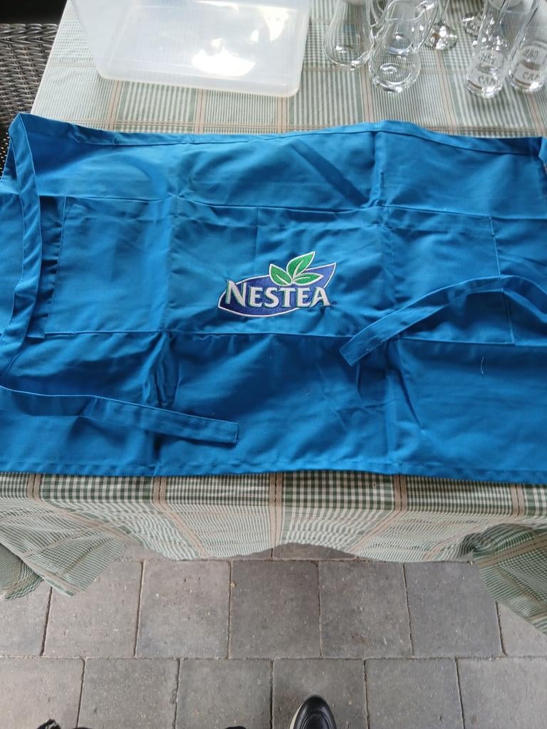 Nestea serveerschort, Dieren en Toebehoren, Ophalen of Verzenden, Zo goed als nieuw