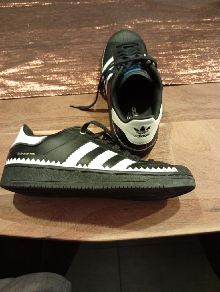 Baskets Adidas Superstar 44, Vêtements | Femmes, Chaussures, Enlèvement ou Envoi