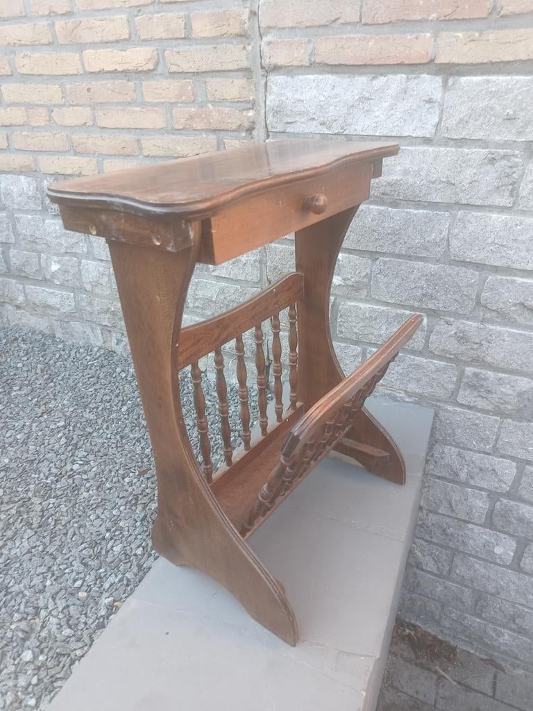 Beau meuble rétro en bois avec porte-journaux et tiroir, Enlèvement