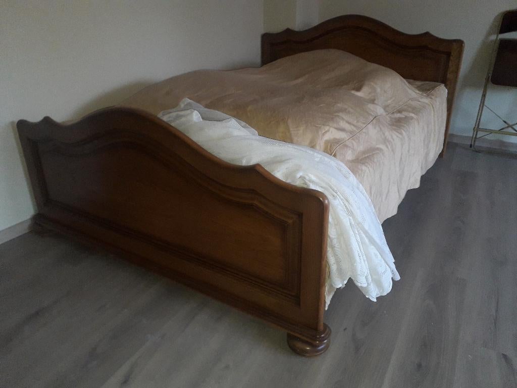 Lit bois massif  140x200, Maison & Meubles, Chambre à coucher | Lits, 140 cm, Brun, Enlèvement, Utilisé