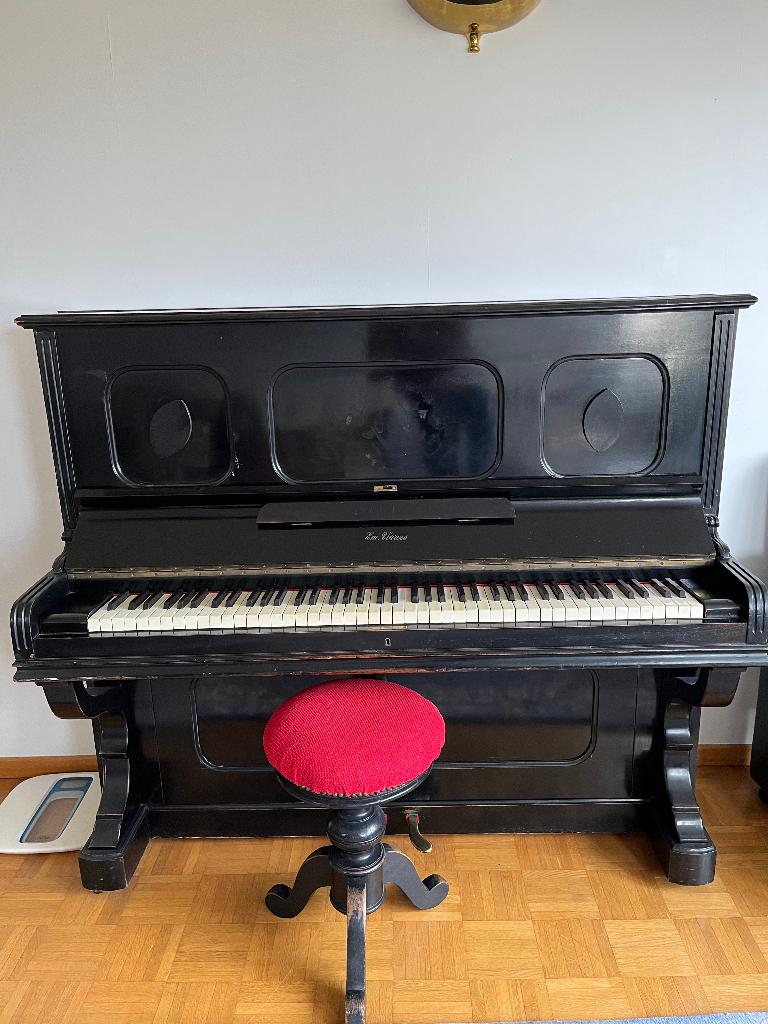 Antieke piano, Enlèvement, Piano