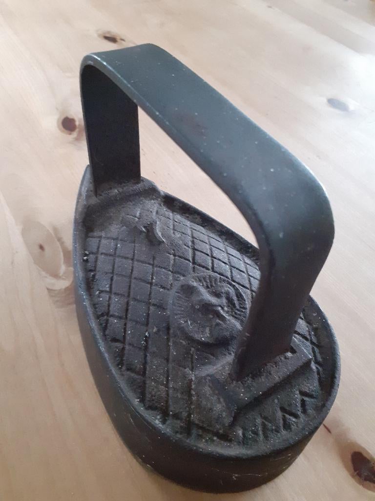 Ancien fer à repasser en fonte, Enlèvement