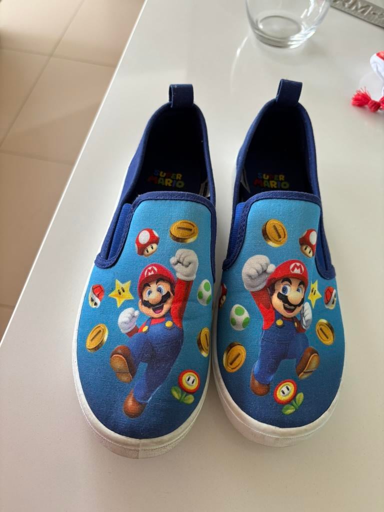 Super Mario slip-on schoenen / pantoffels maat 34, Jongen of Meisje, Schoenen, Ophalen of Verzenden, Zo goed als nieuw