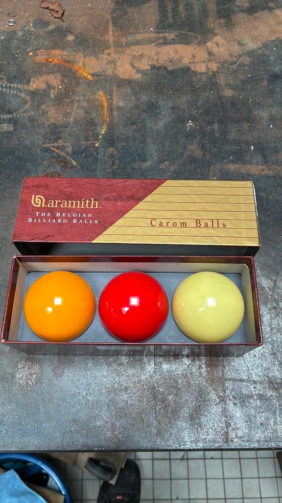 Belgian Aramith balls Tournament, Sports & Fitness, Billards & Billards américains, Enlèvement, Comme neuf