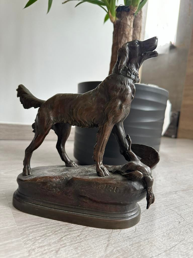 Bronze animalier signé A. Barye chien de chasse avec gibier, Antiquités & Art, Enlèvement, Bronze