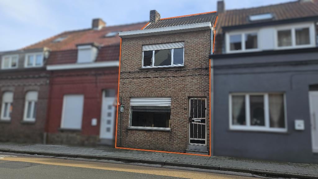 Saine maison mitoyenne avec jardin et parking arrière, Maison 2 façades, 48459 kWh/an, 200 à 500 m², Province de Hainaut