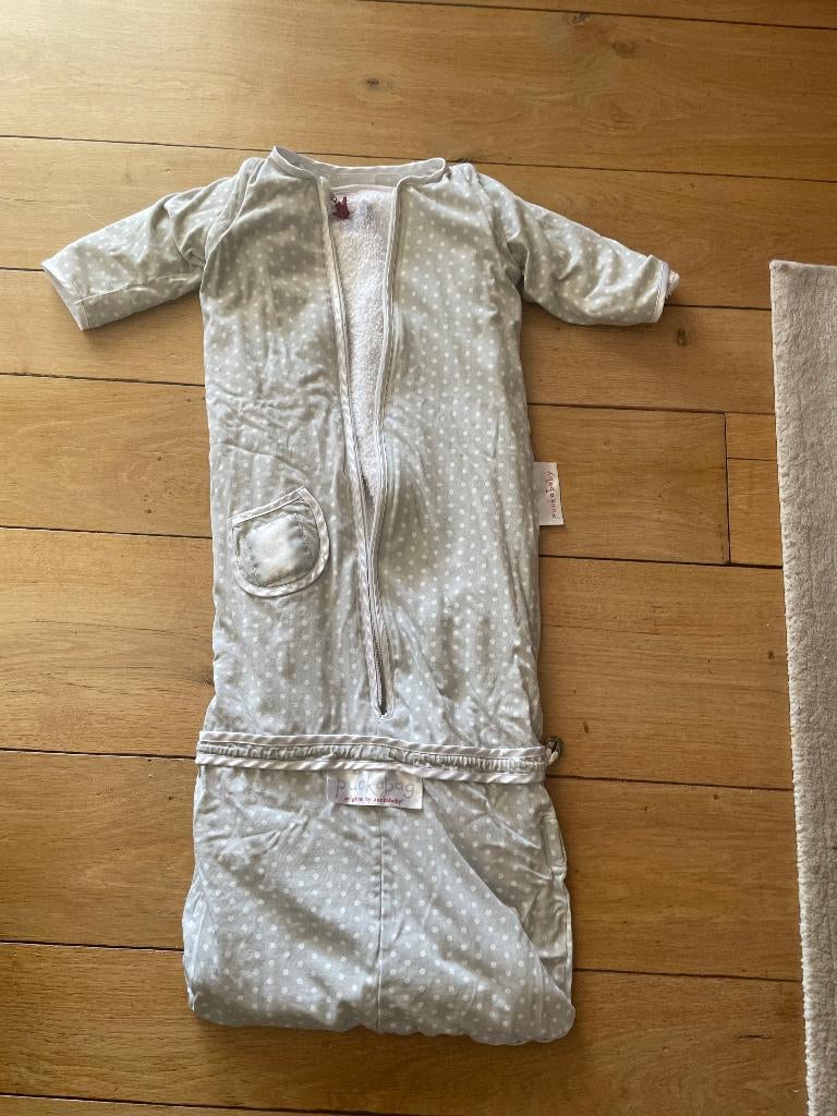 4 seizoens slaapzak puckababy grijs met bolletjes, Kinderen en Baby's, Ophalen of Verzenden, Gebruikt, 100 cm of meer, Slaapzak