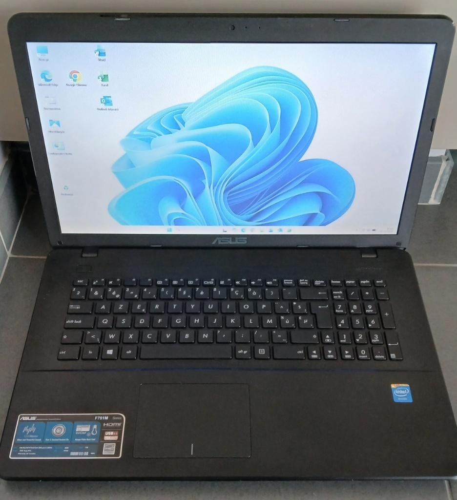 Asus F751M, 8 GB, Zo goed als nieuw, SSD, Azerty
