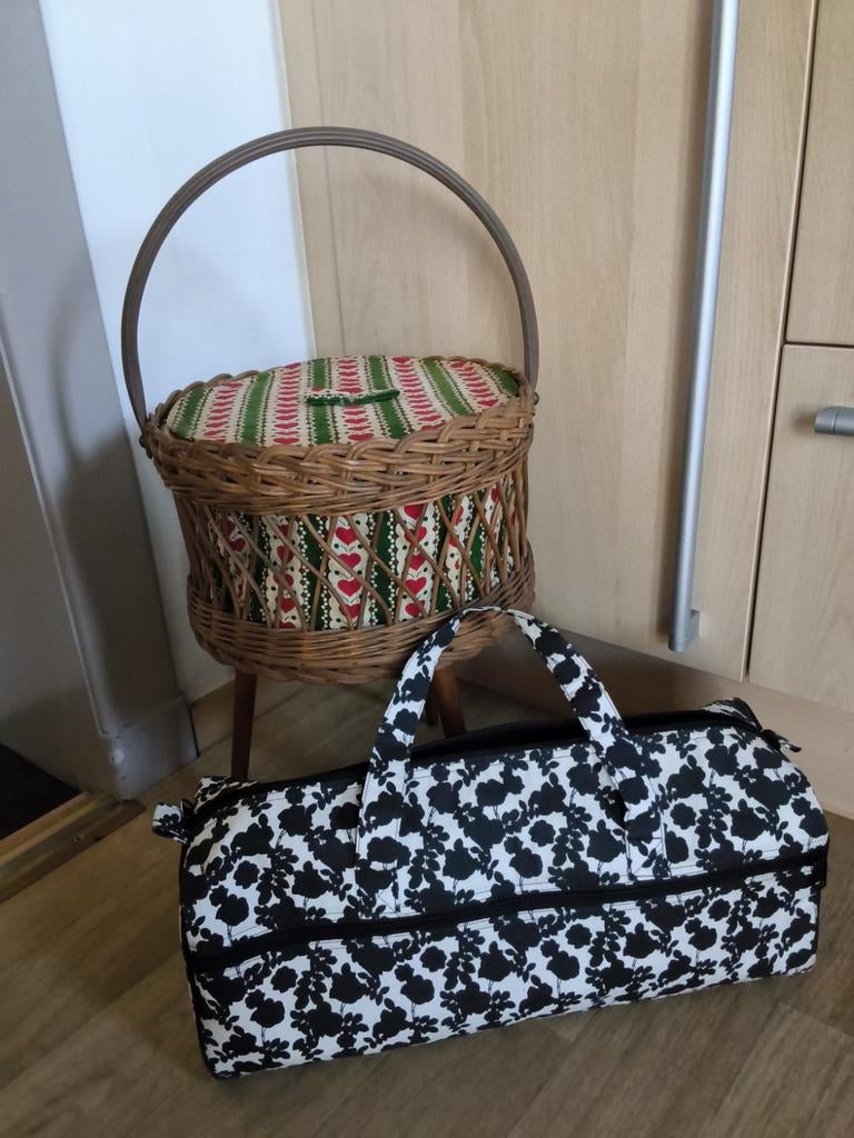 Retro naaikofferke riet  of breitas  !, Hobby en Vrije tijd, Ophalen, Wol of Garen