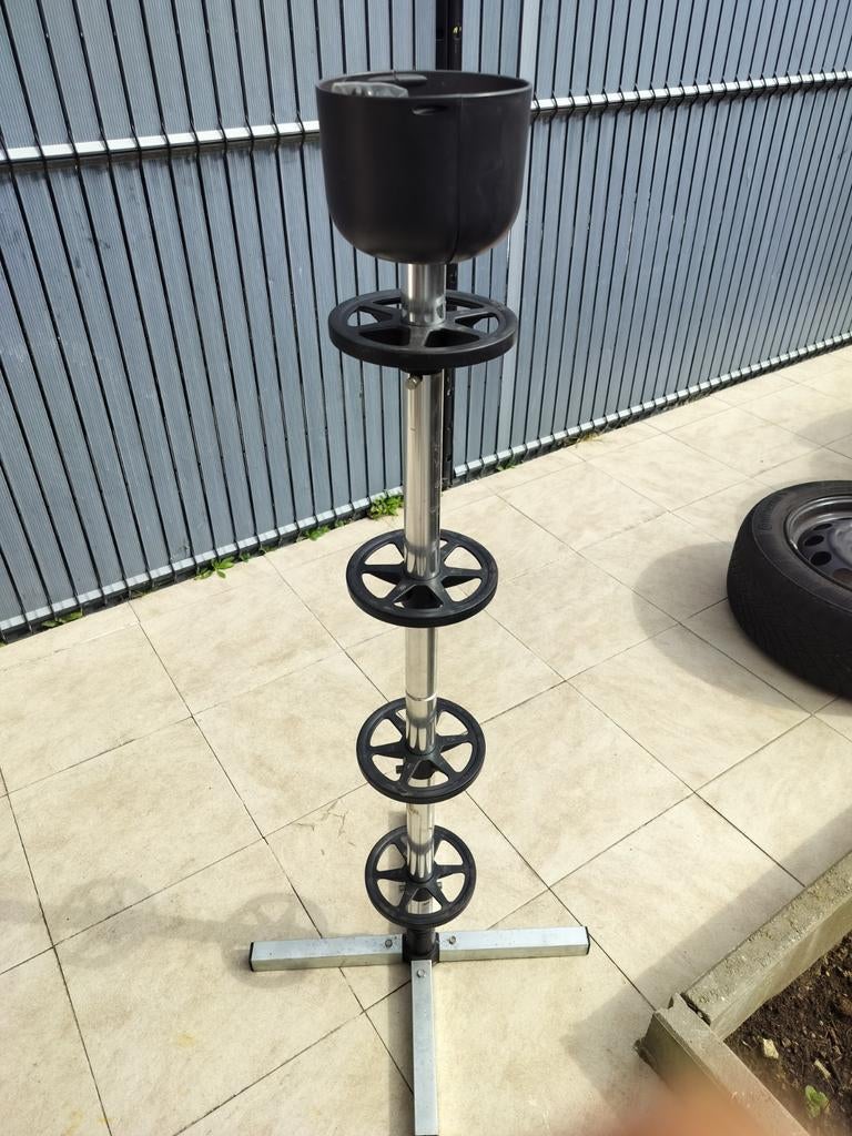 Autovelgen en deksels 205/55R 16H op staander en hoes( Ophal, Auto diversen, Velgenbomen, Ophalen