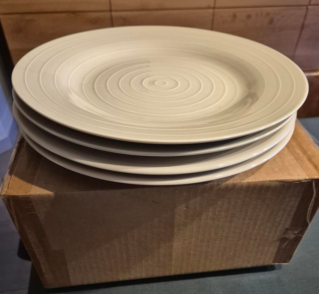 4 grandes assiettes - diamètre 32 cm (extension possible), Enlèvement, Neuf, Assiettes(s)